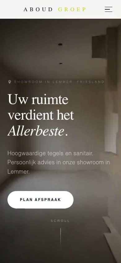 De website van Aboud Groep op een telefoon